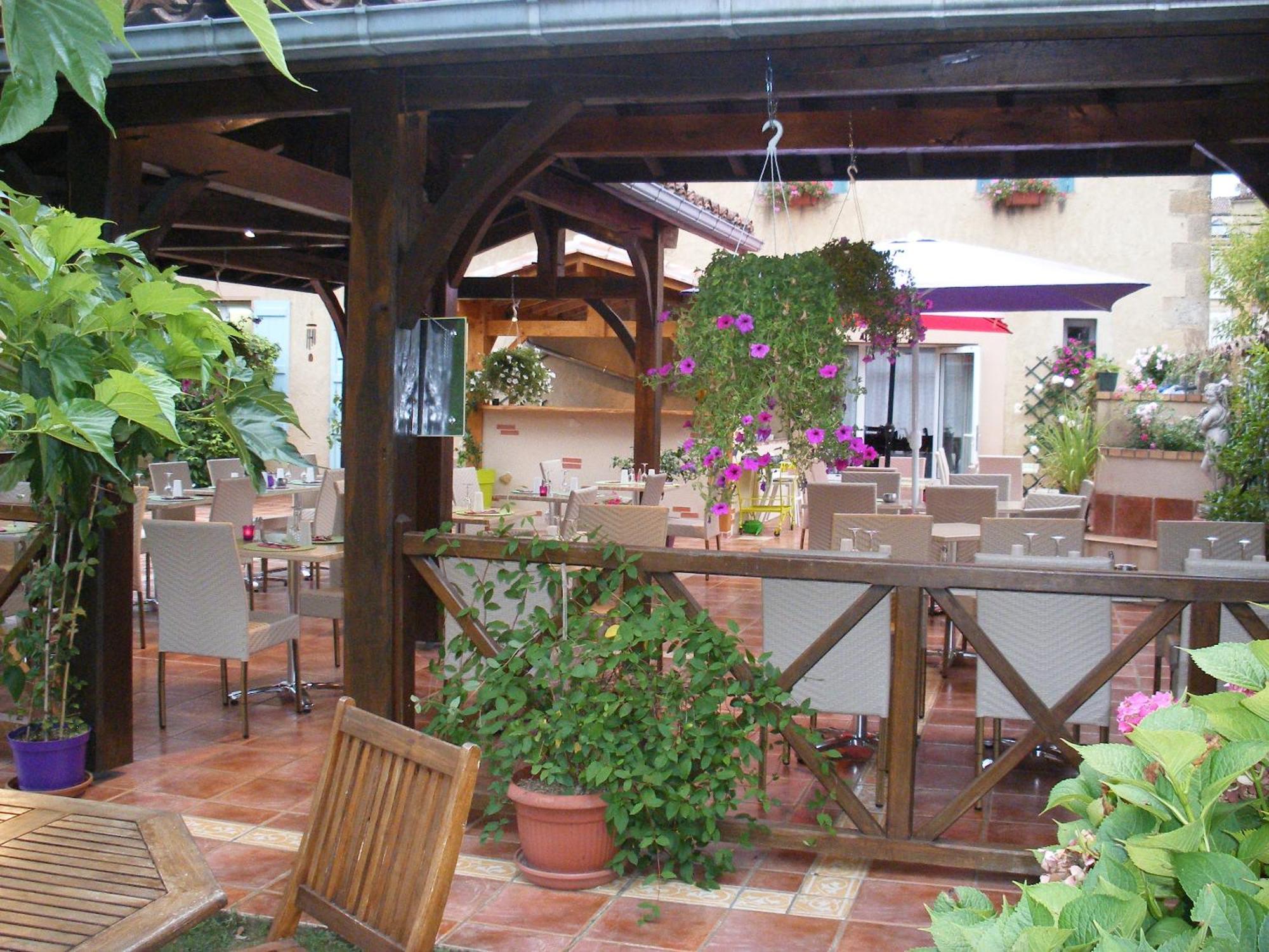 Hotel Restaurant Du Commerce Estang ภายนอก รูปภาพ
