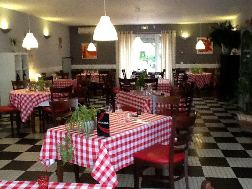 Hotel Restaurant Du Commerce Estang ภายนอก รูปภาพ