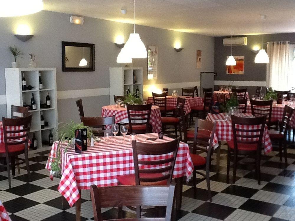 Hotel Restaurant Du Commerce Estang ภายนอก รูปภาพ