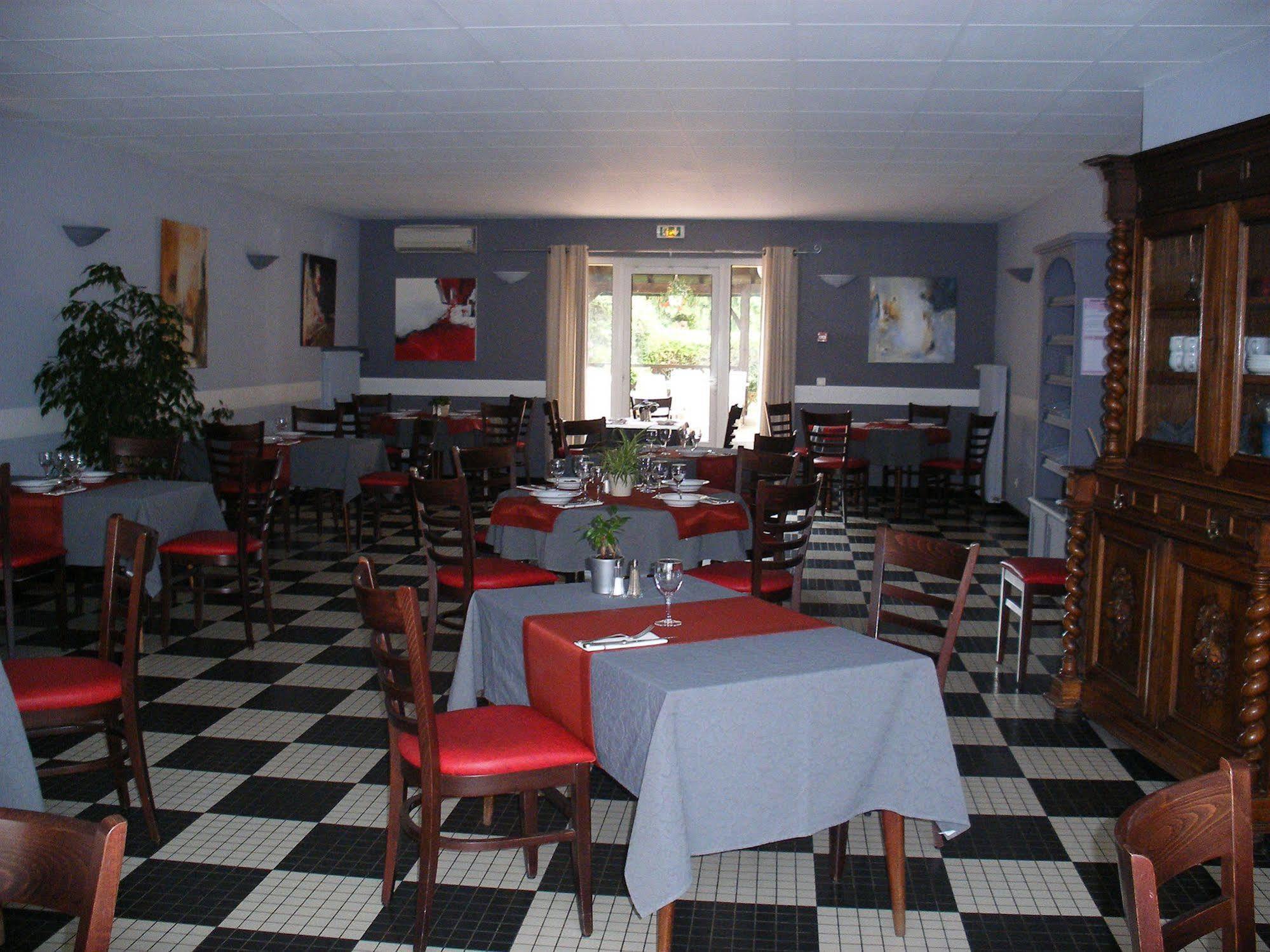 Hotel Restaurant Du Commerce Estang ภายนอก รูปภาพ