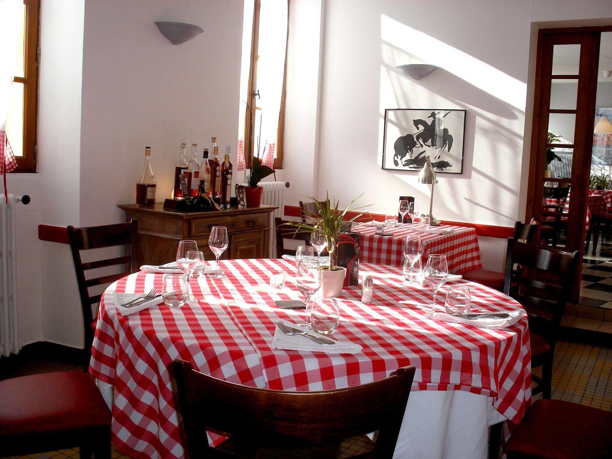 Hotel Restaurant Du Commerce Estang ภายนอก รูปภาพ