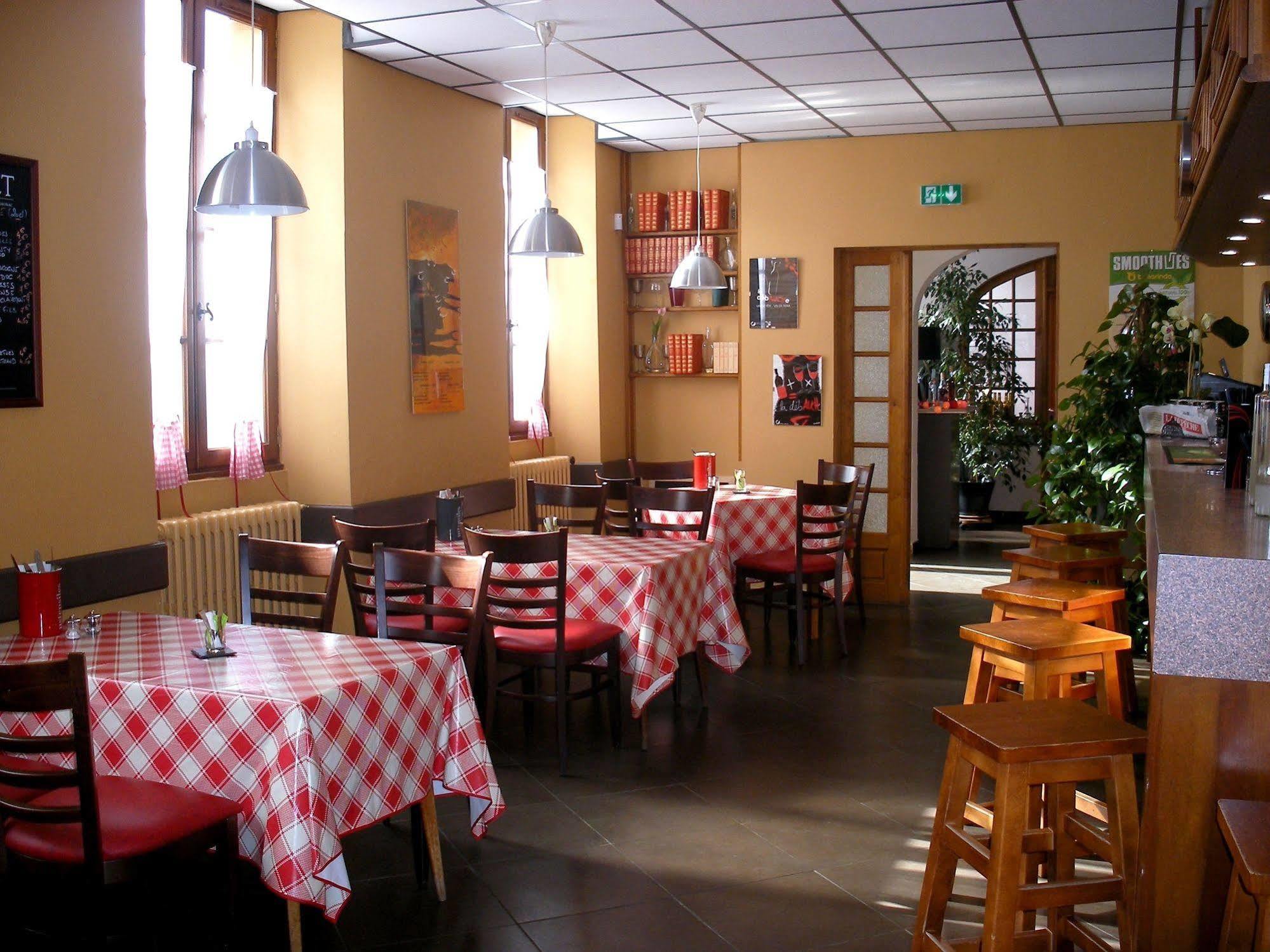 Hotel Restaurant Du Commerce Estang ภายนอก รูปภาพ