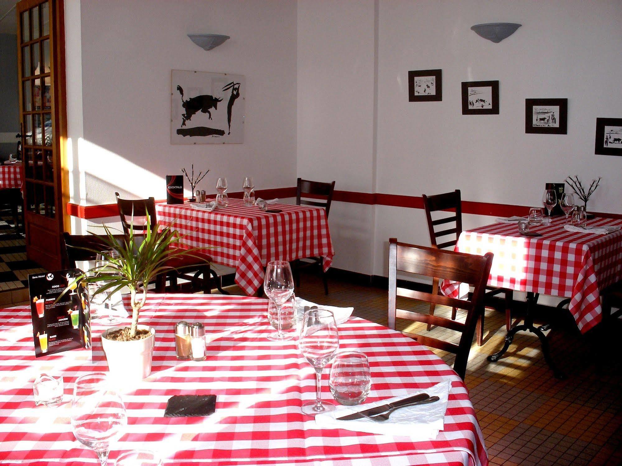 Hotel Restaurant Du Commerce Estang ภายนอก รูปภาพ
