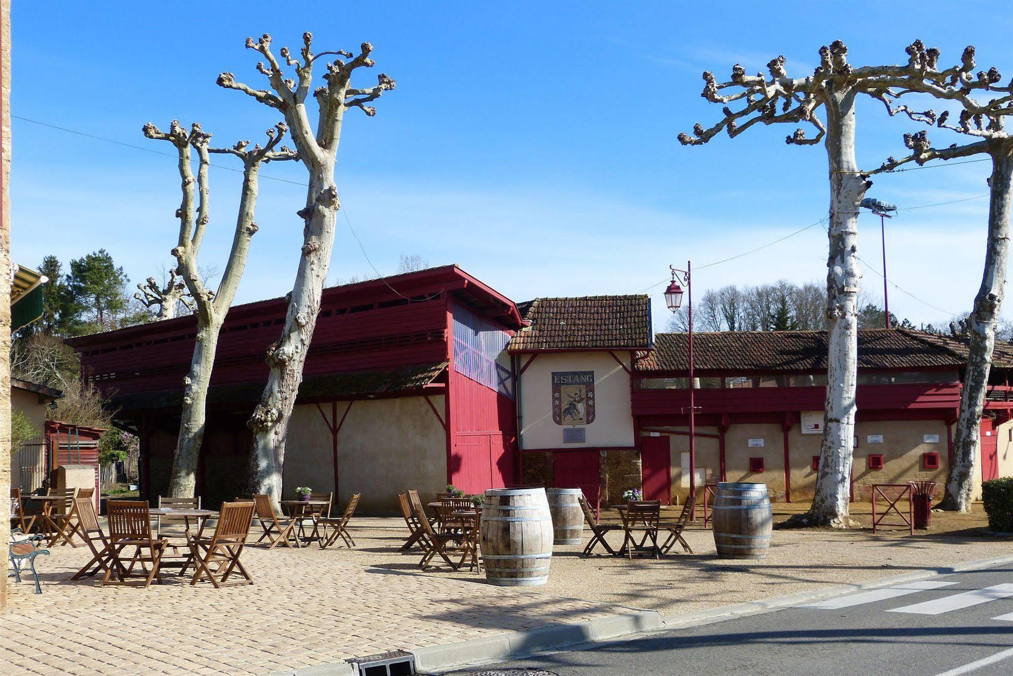 Hotel Restaurant Du Commerce Estang ภายนอก รูปภาพ