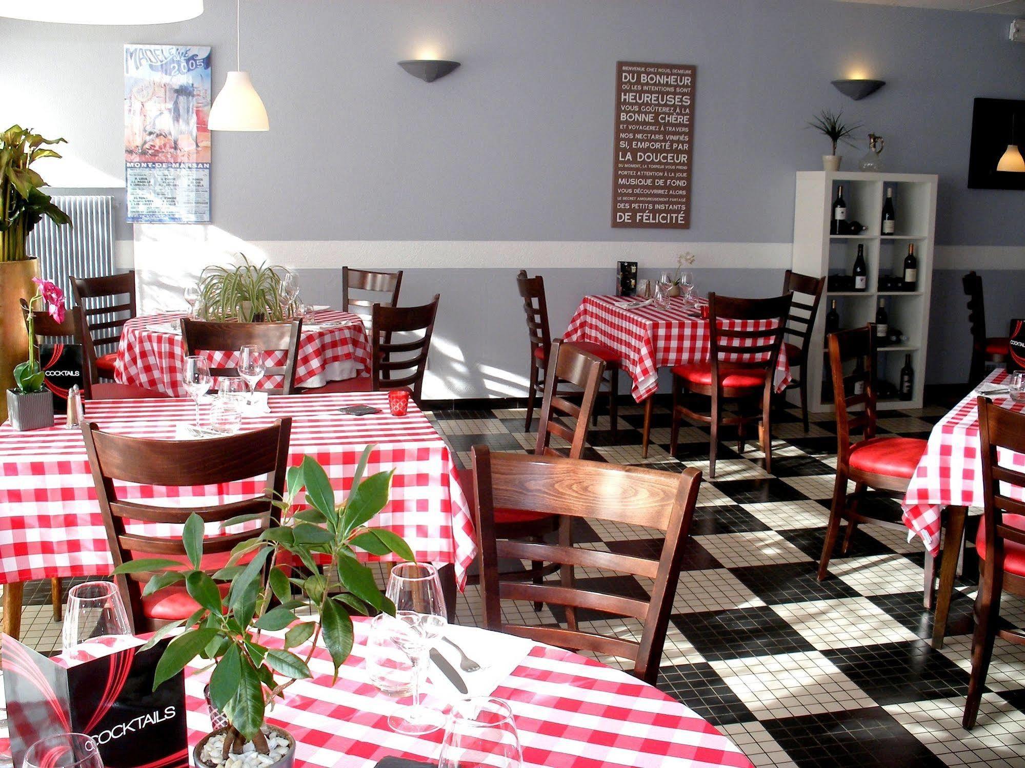 Hotel Restaurant Du Commerce Estang ภายนอก รูปภาพ