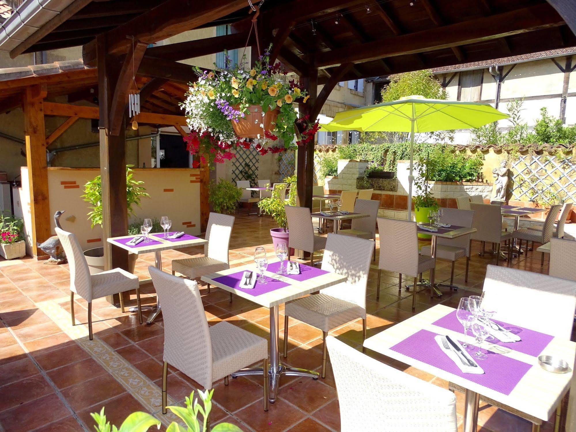 Hotel Restaurant Du Commerce Estang ภายนอก รูปภาพ
